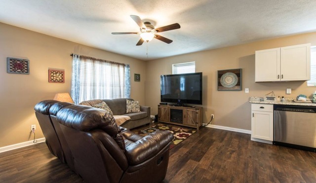 Mountain View 1BR Condo! Book 3 Nights, Get 1 FREE