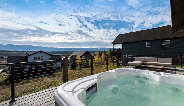 Mountain Views Hot Tub Escape, with Air Conditioning! in Tabernash