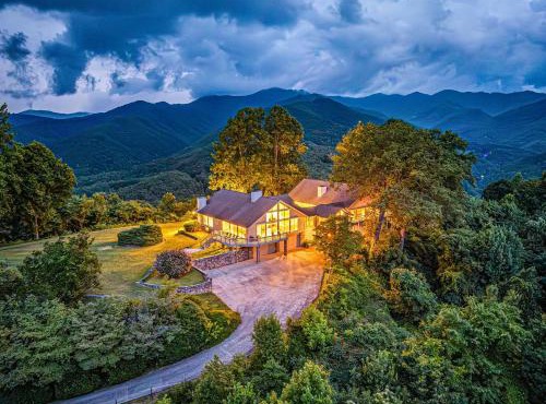 Mountaintop Villa with 360 View, Theater, Hot Tub