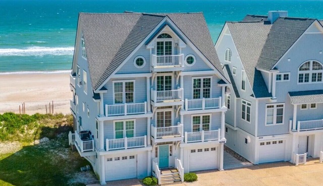 N. Topsail Family-Oriented Beachfront Home Within Walking Distance to Pool