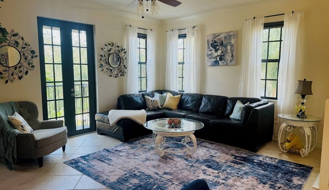 Naples Resort-Luxury near Marco Island. Pickle, Pool, Golf & Beaches!