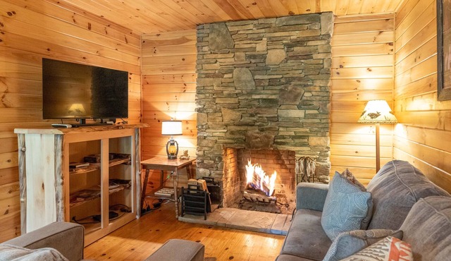 NC Cabin in Bryson City, Near NOC and Hiking! Smokey Mountains