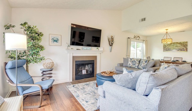 Near Dtwn & Beach: Savannah Home w/Game Room!
