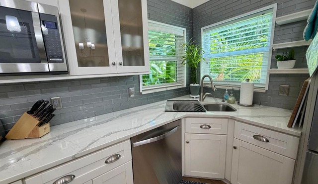 Near KSC - Peaceful Spacious Home for 6 - Fully Stocked Kitchen and Coffee Bar