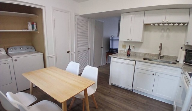 Near NCSU, State Fair, RDU & RTP 2BR.Fire Pit .Fenced Yard .Ample Parking