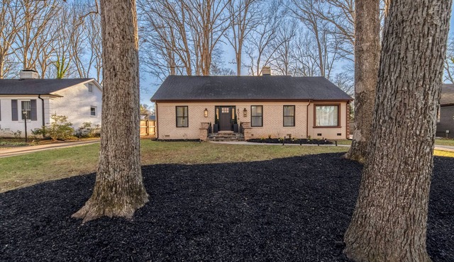 New! -4500 sqft Luxurious/Upscale Mountain style in South CLT-2 Master- 5 Kings!