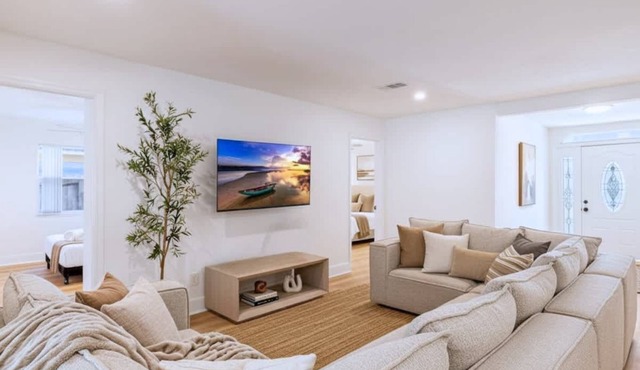 New and Cozy 5BR Tampa Retreat, with Pool