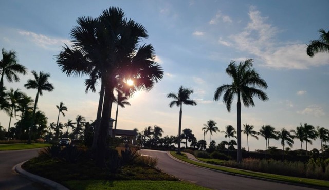 New and Relaxing Sunny Villa 10 mins from beaches! - Naples FL