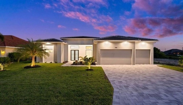 NEW BUILD - Heated Pool - Spa - Wide Canal - Southern Exp - Upgraded BBQ -4 Beds