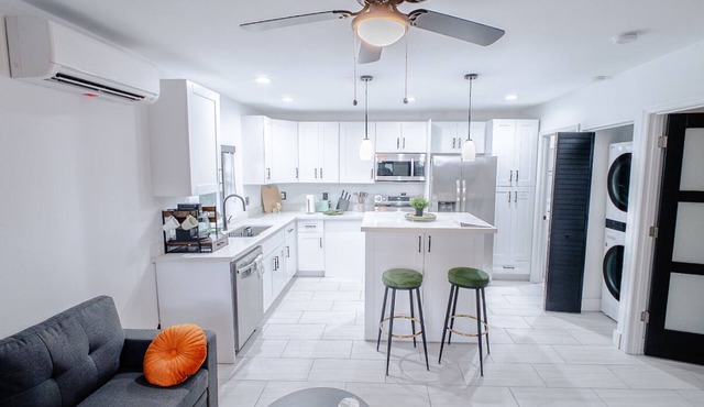 NEW CONSTRUCTION!Modern Getaway Peaceful/Private Minutes away from Entertainment