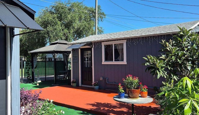 New cottage retreat in St. Cloud with WiFi, AC.
