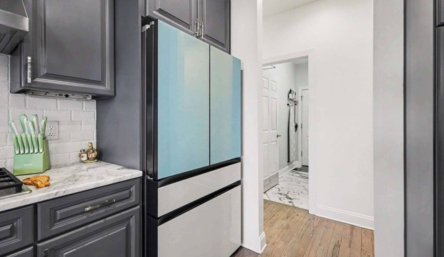 New! Lakefront-Sleeps 14-Hot Tub-Putting Green in Denver