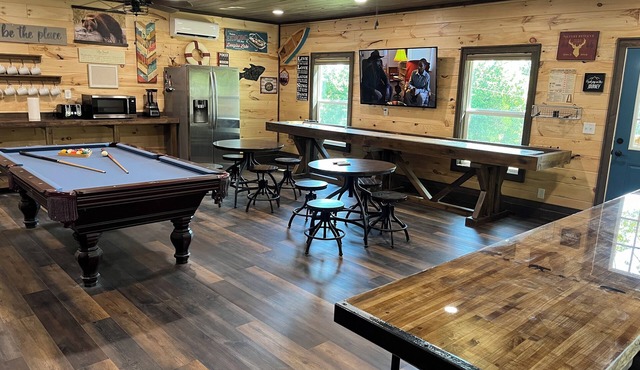 New Listing - Cozy 5-bedroom cabin in Sevierville - sleeps 18!