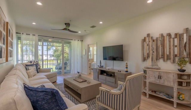 NEW Luxury 3 BR Greenlinks Condo totally remodeled! Sleeps 8!