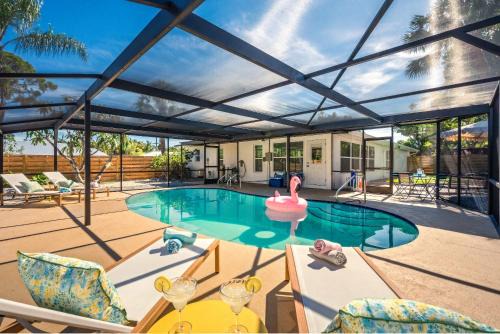 NEW - Pool - Near Beaches - Family Sleeps 14 - Mini Golf - Fire Pit