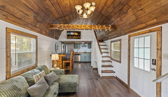 New Tiny Home + Camper - Sleeps up to 10 - Fire Pits - Access to Brimstone Trail