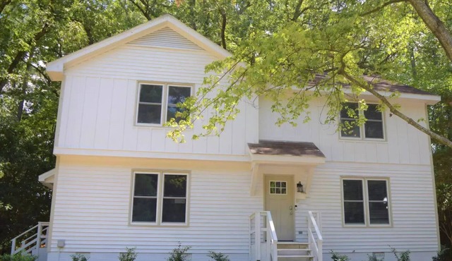 Newly Remodeled 2 BR Townhome