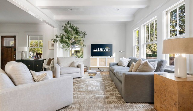 Newly Renovated in Park Circle | Chateau Edwards