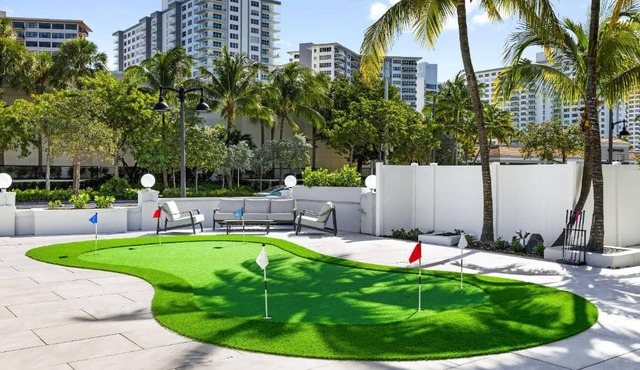 Ocean Blvd King Suite Hideaway