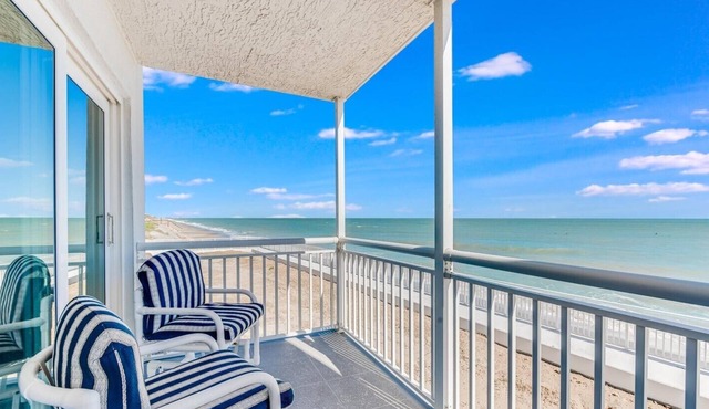 OCEAN BREEZE ESCAPE - 2nd Floor Balcony with FULL oceanfront views! 2 bdr 2 Bath