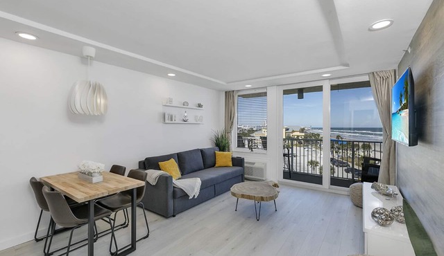 Ocean Front 1 Bed renovated in Daytona Beach