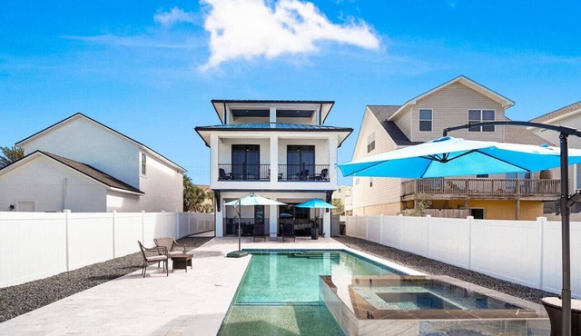 Ocean Shore Villa - Summer Paradise- pool and beach!