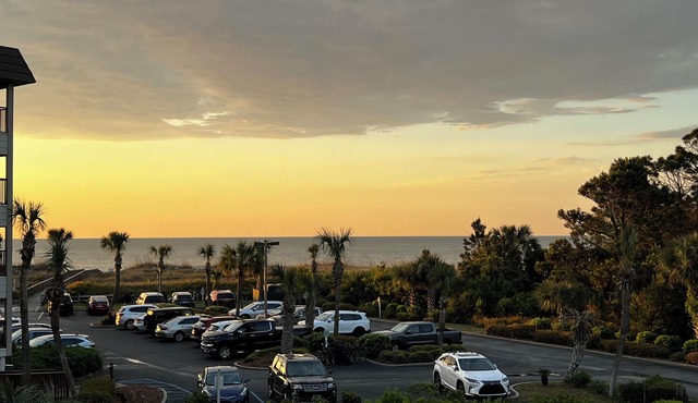 Ocean View - Admirals Row, just steps to beach & sunrises!