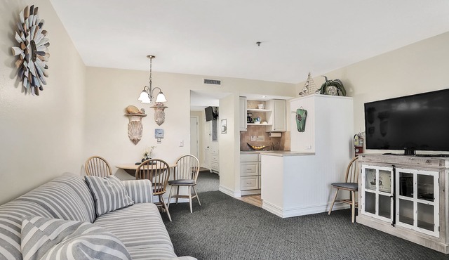 Oceanfront condo with beach access - pool access & on-site washer/dryer
