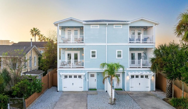 Oceanwalk Manor | Beach Compound for 16 +Golf Cart