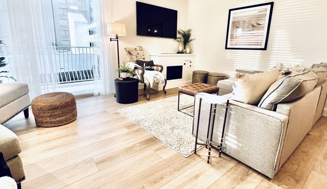 ON the Beach! Fully Updated Condo with Beach/River Views- Longer Stay Discounts