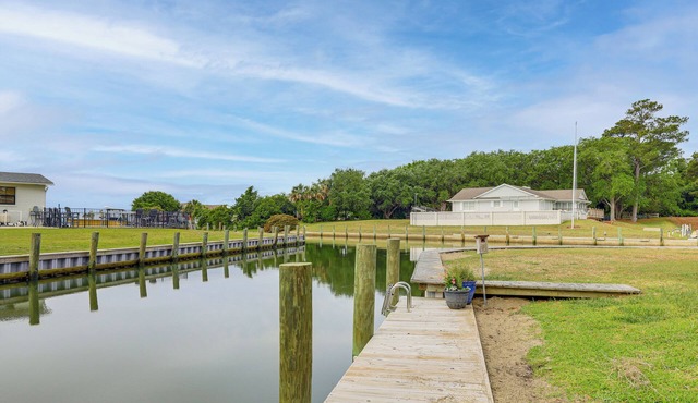 On the ICW: Personal Dock, Ocean Fishing & Beach!