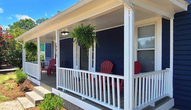 Our cottage is the perfect location to explore the Downtown Cornelius area, enjoy the NC sunshine in the fully fenced back yard or check out Lake Norman by boat or at one of the waterfront restaurants.