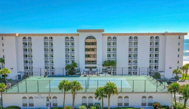 Oversized condo Beach Oasis 601 Gorgeous Ocean front with spectacular views in Daytona Beach