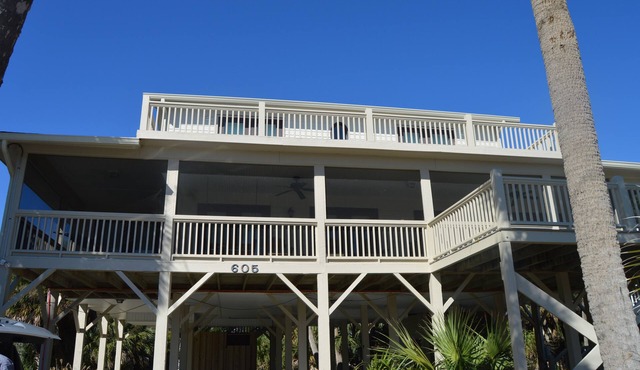 PALMETTO BOULEVARD, EASILY ACCOMMODATES 2 FAMILIES, STEPS FROM THE BEACH!