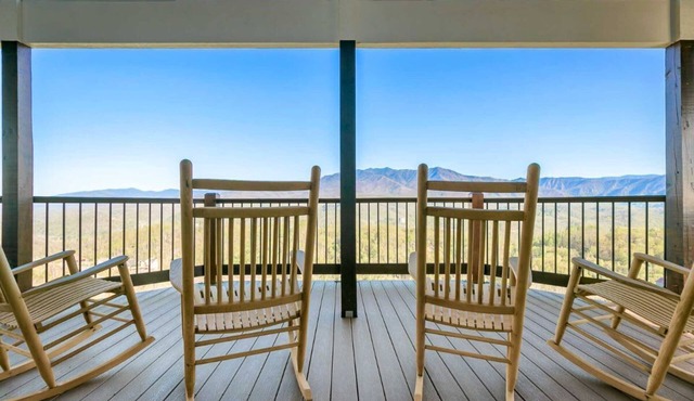 Paradise Peake PoolTable | HotTub | Epic View