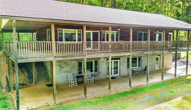 Partridge Place Hideaway (Upper and Lower Unit) Close to Cherokee, Bryson City, and Sylva!