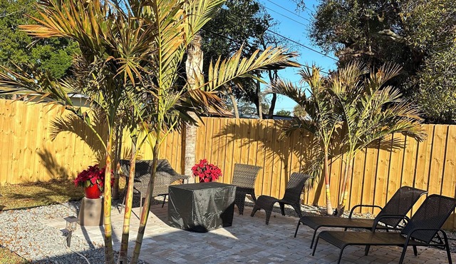 Peace and Privacy at Rest-awhile in Sebastian! 10 minutes to beaches!