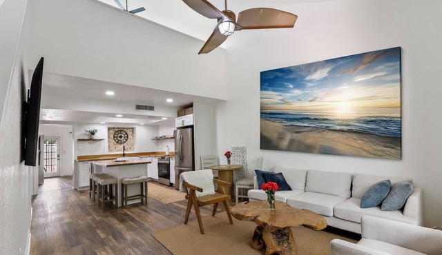 Peaceful 2-bedroom townhome across the street from beach in N. Hutchinson Island