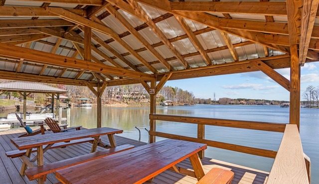 Peaceful Lake Norman Log Cabin on the Main Channel