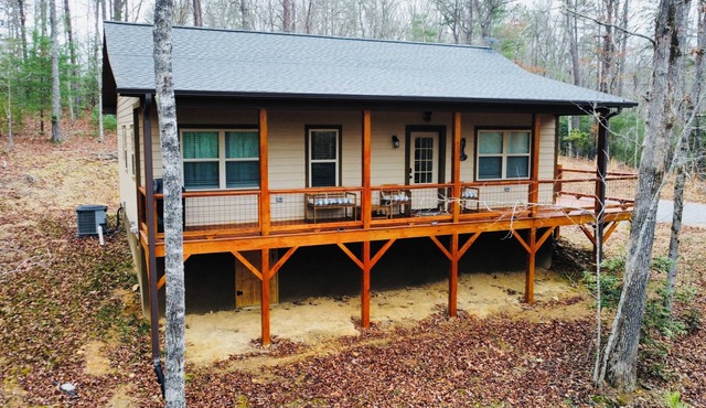Peaceful Mountain Cabin. Fully Equipped for Extended Stays & Remote Work in Murphy