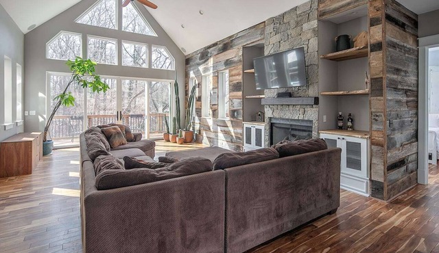 Peaceful Mountainbrook SouthPark Haven | Creekside