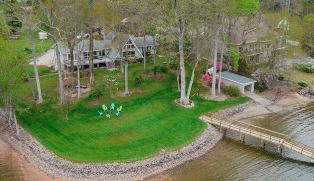 Peaceful Point Lodge by SoCharm | 180º Views of Lake Norman!