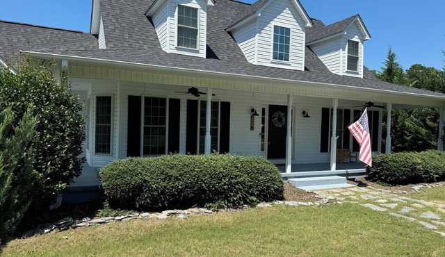 Peaceful & private 4 BR 2 1/2 Bath on 1 Acre in Carthage, 15 minutes from golf.