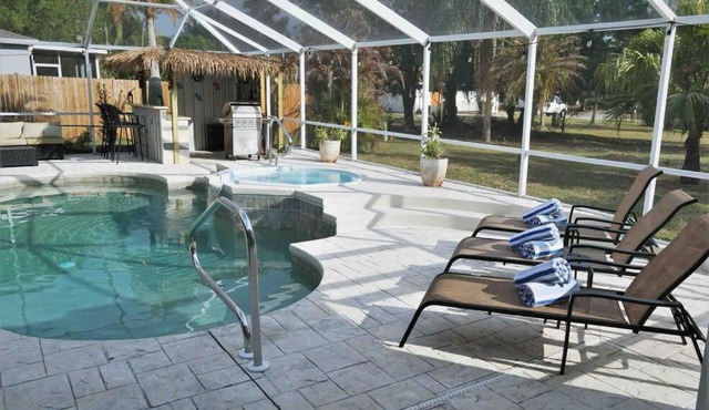 Peachland getaway with pool and tiki bar