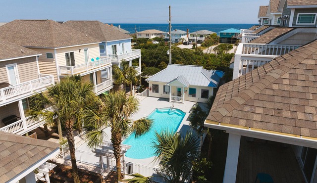 Perfect for 2 families. 2 MBRs. Elevator, 4 min walk 2 beach, pool and clean!