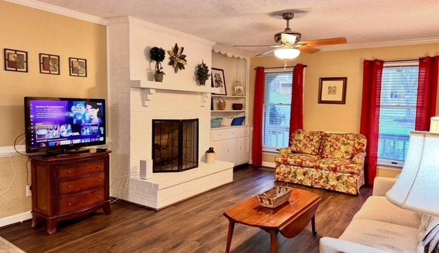 Perfect for Extended Stays/Insurance/Fenced Yard/One Level/Pet Friendly