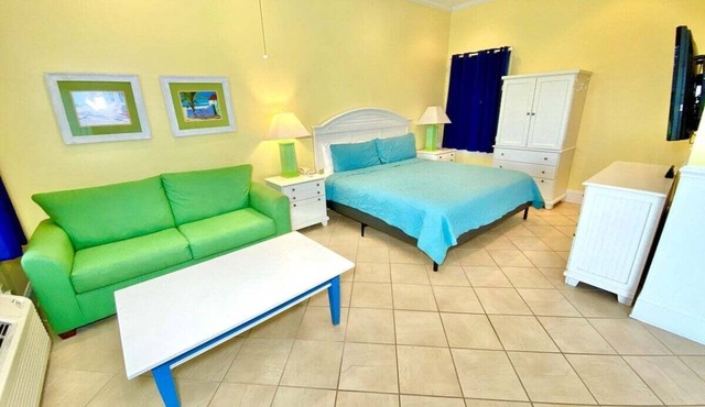 Pet-friendly, 3 Blocks to Beach, Pool, #502