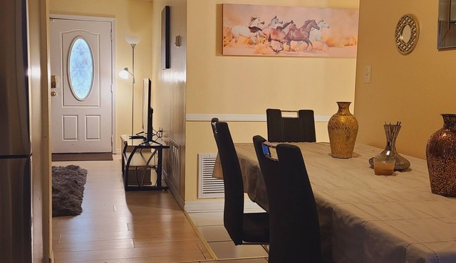 PET FRIENDLY & CLOSE TO CAMPING/DOWNTOWN ORLANDO
