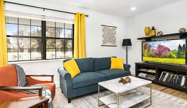 Pet-Friendly Duplex | Ideal for Families & Groups!