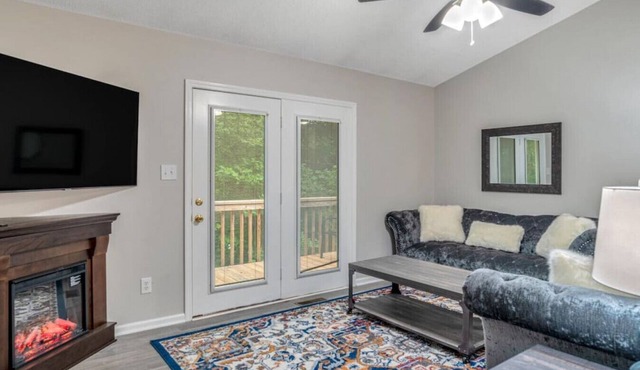 Pet Friendly South Asheville Hot Tub Townhome